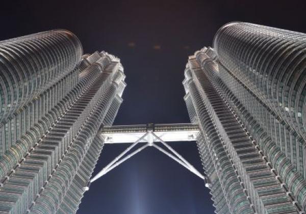 kuala-lumpur---petrona-towers-at-night-(5)