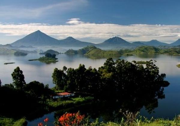 iyt---uganda---lake-mutanda-1b