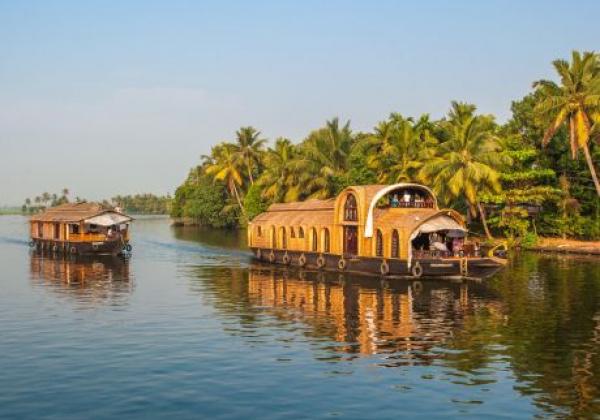 backwaters-of-kerala-f1jjgb