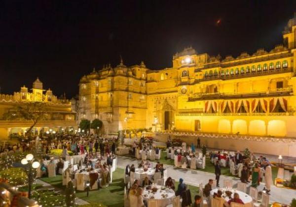 dinner-at-the-city-palace,-udaipur-ewcjy1