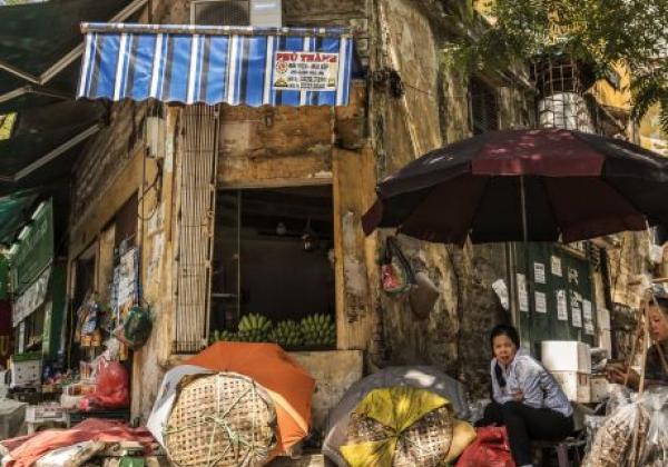 vn-hanoi-street-vendor