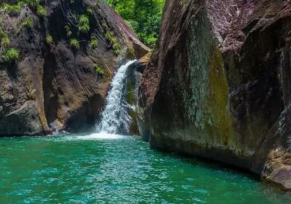 pahanthudawa-waterfall