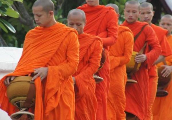 laos-monks1569269-1920