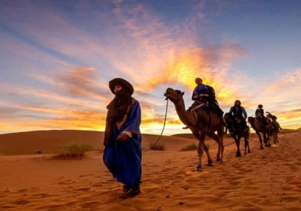 ride-camels-at-merzouga-desert