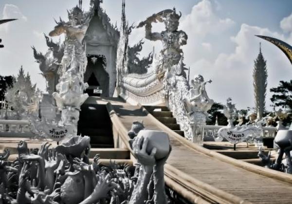 chiang-rai---wat-rong-khun-(3)