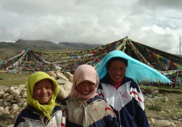 die-freundliche-tibetische-kinder.jpg