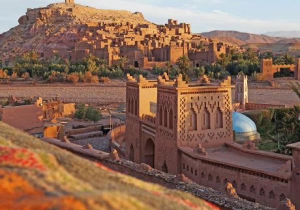 ait-benhaddou-kasbah-berber-sonnenaufgang-oder-sonnenuntergang-blick,-atlasgebirge,-marokko