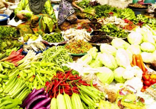 malaysia---food-variety-at-market--einzelner-stand