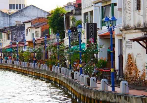 malacca---houses-by-the-river