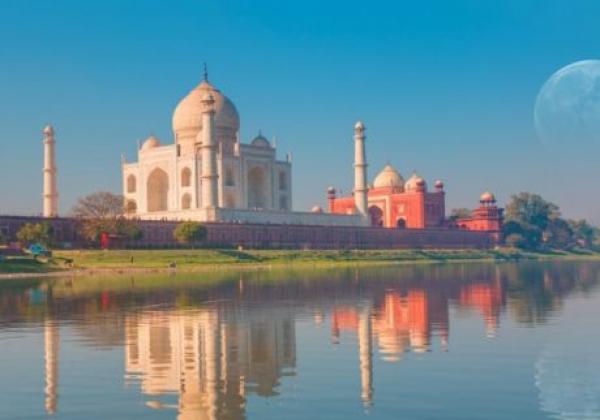 5-taj-mahal-mit-mond-800x522