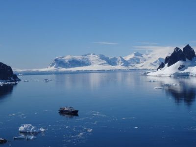 schiff-in-der-antarktis.jpg