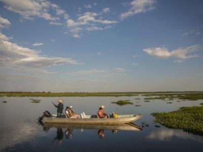 gaeste-entdecken-das-nordpantanal-per-boot-tn